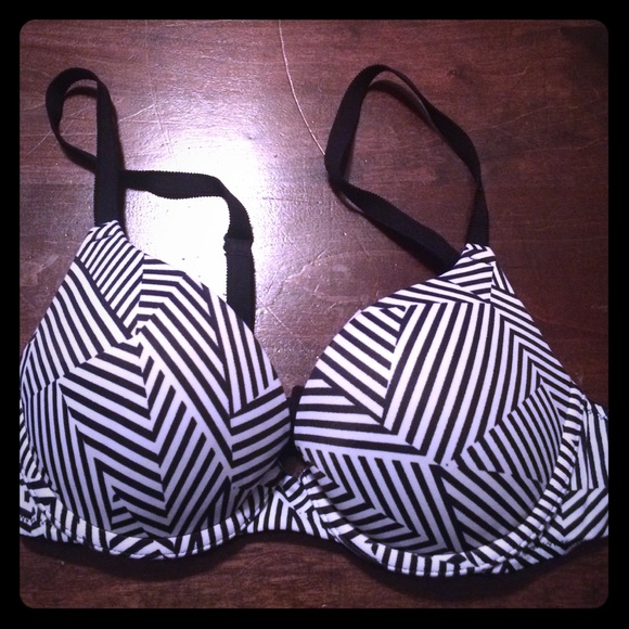 VS pink 32B bra