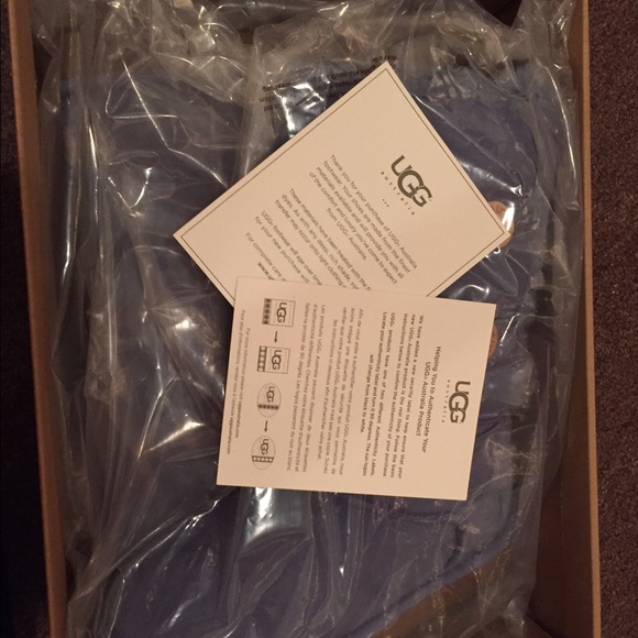 UGG Bailey Triplet Boot - Picture 4 of 4