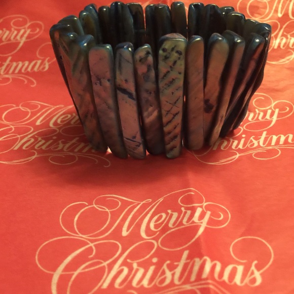 Blue shell bracelet. - Picture 2 of 2