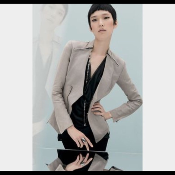 Super cool blazer with zippers on the shoulders