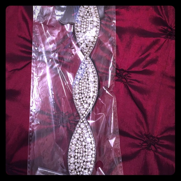 Brand new headband.  Received as gift.