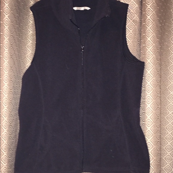 Old Navy black fleece vest