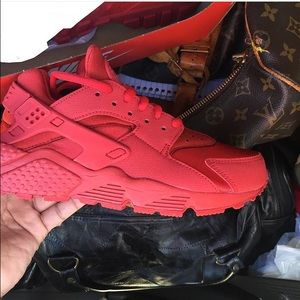 Huarache - Red October