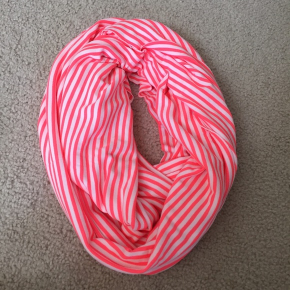 Gap infinity scarf