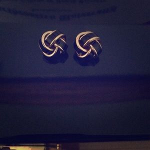 Black and gold stud earrings !