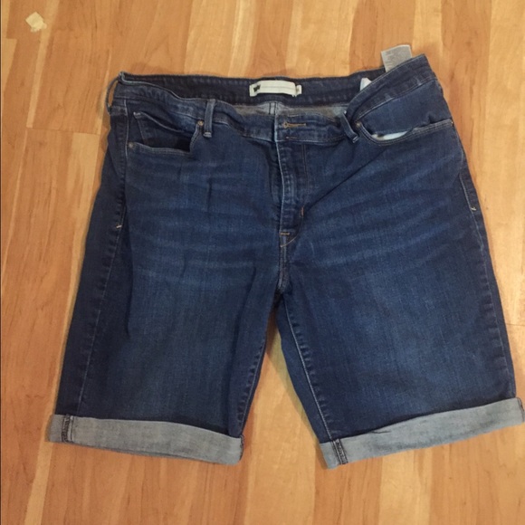 Levi's Bermuda shorts size 16