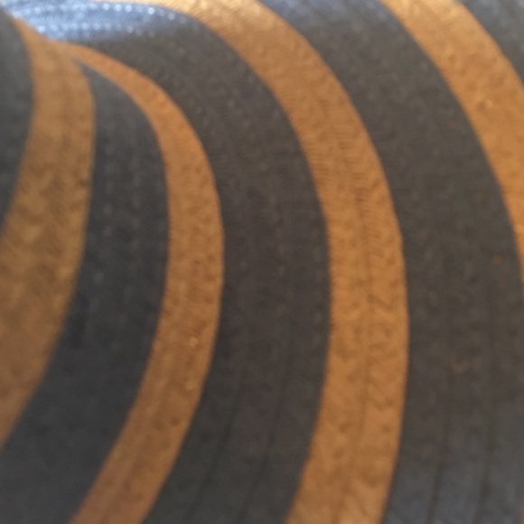 Striped, blue floppy hat! 🌞☀️✨ - Picture 4 of 4