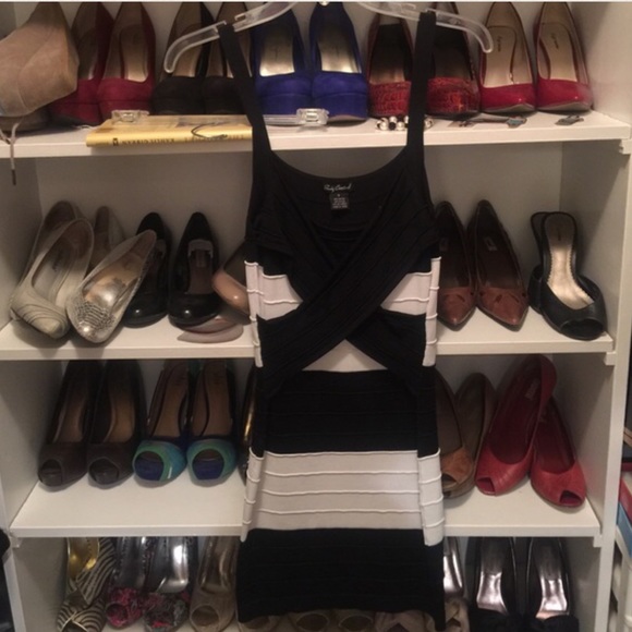 Dress - Picture 3 of 4