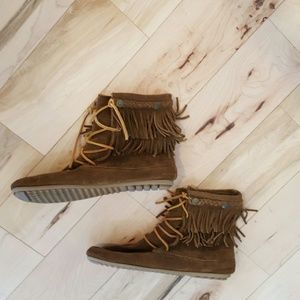 Size 10 Minnetonka double fringe tramper boots