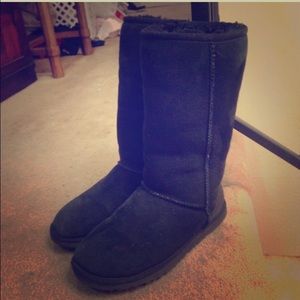 Black tall uggs