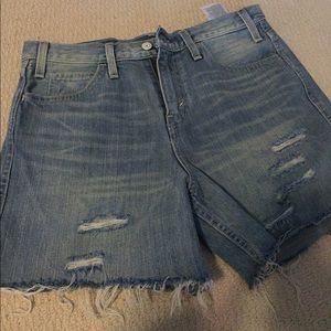 High-waisted Levis shorts