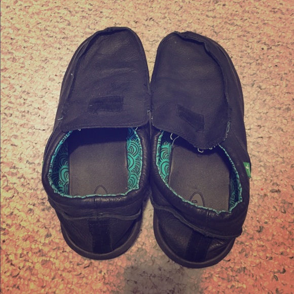 Gently used Mens Sanuk shoes