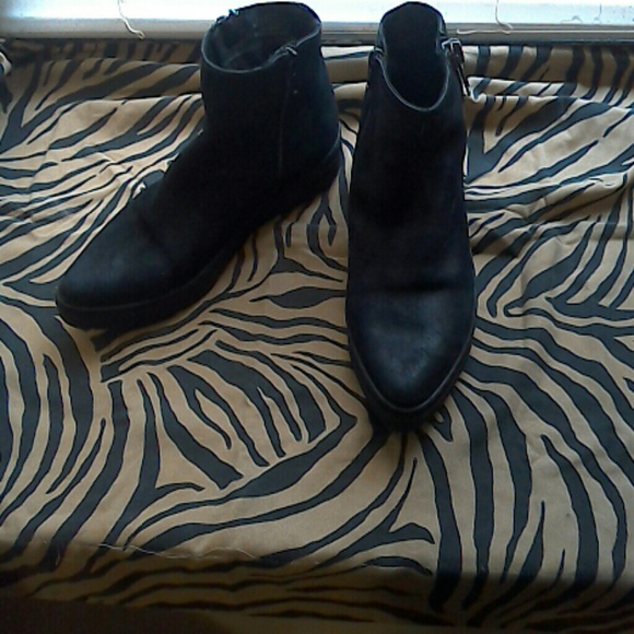 Steve Madden KRISSTA (pointed-toe ankle bootie!!)
