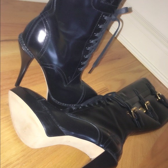 🎉🎊Gucci laceup boot🎉🎊HOST PICK🎊🎉HOSTPICK🎊🎉 - Picture 3 of 4