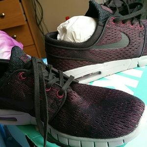 Men Nikes 10.5