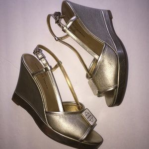 ⚡️FLASH SALE ⚡️Dana Buchman Amalfi Gold Sandals