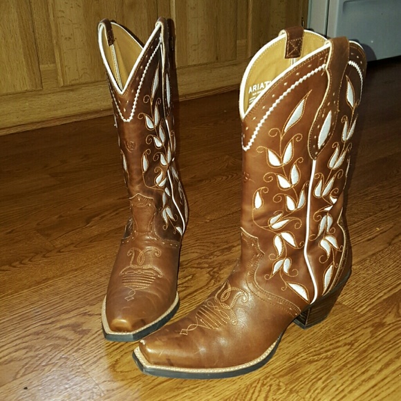 Women's Ariat boots with beautiful white detail