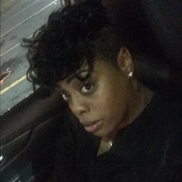 Meet your Posher, Shelia - Picture 1 of 1