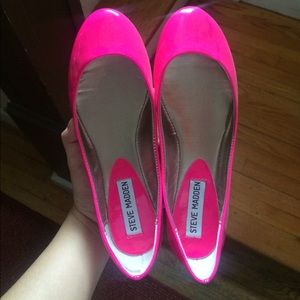 ON HOLD----🎀🎀 HOT PINK patent flats-