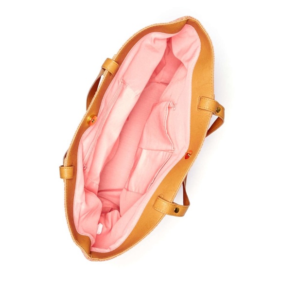 Peach Magid Straw tote. - Picture 3 of 3