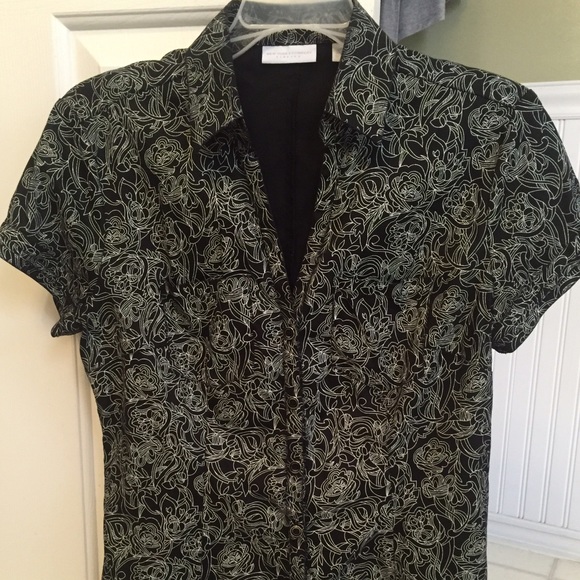2 (two) short sleeve v-neck button down shirts