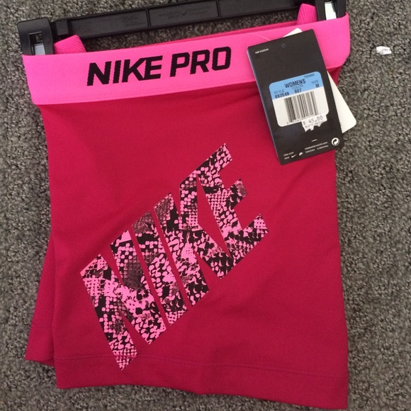 NWT NIKE PROS