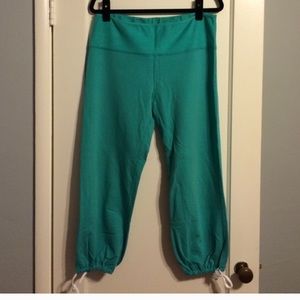 Lululemon turquoise crops