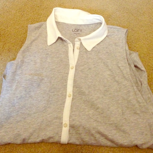Gray sleeveless white collar cotton shirt