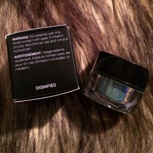 Dignified Eye Pigment