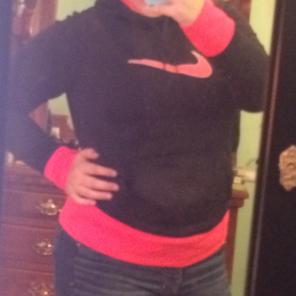 Nike thermal fit hoodie