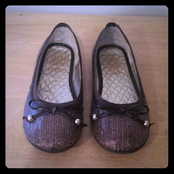 《 SOLD 》Michael Kors Brown Flats Sz. 7.5