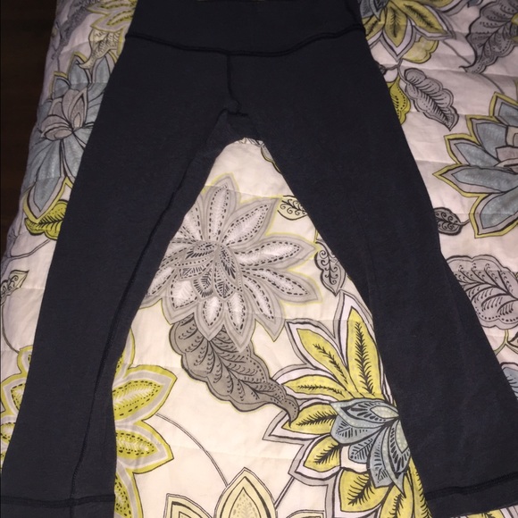 Lululemon dark gray crop leggings
