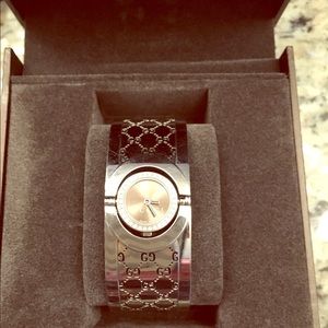 Gucci watch / cuff diamond bezel