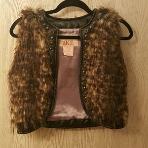 BKE crop faux fur vest