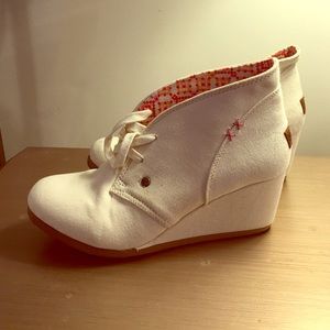 Cream wedges
