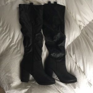 over the knee high black boots🚫trade listing