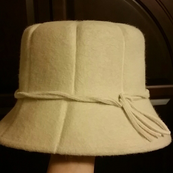 Cream winter wool hat