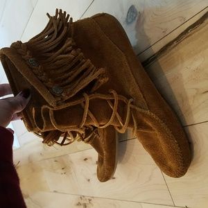 Size 8 Minnetonka double fringe tramper boots