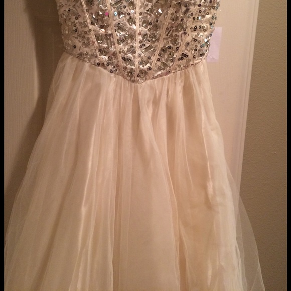 Prom Dress With Tags - Picture 3 of 4
