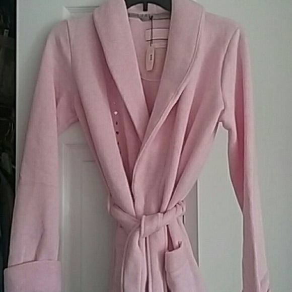 ~SOLD~ on antother site NWT Victoria Secret robe - Picture 1 of 2