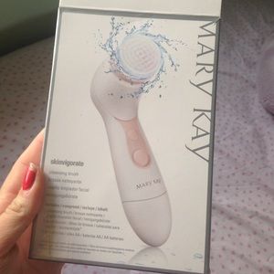 Mary key cleansing brush
