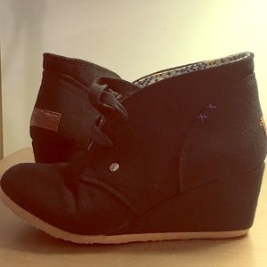 Black canvas wedges