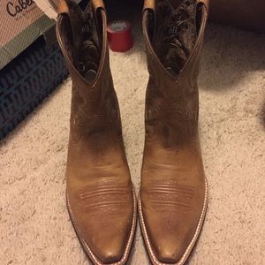 Women's Ariat boots sz6