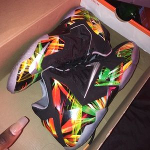 Lebron XI ( Sz 6Y )