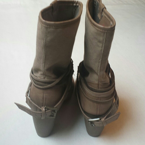 Short boots - Picture 2 of 4