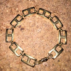 💰 Gold bracelet