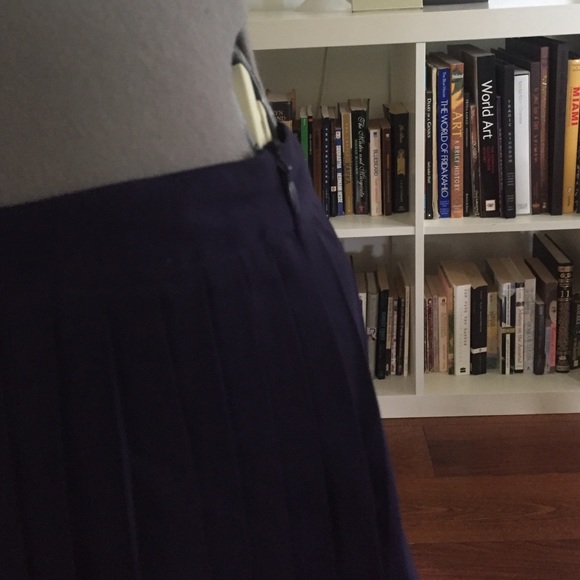 Pleated skirt. - Picture 2 of 2