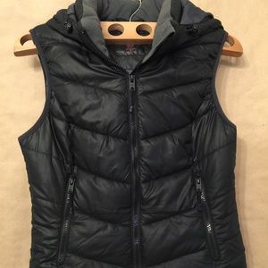 Sporty h&m puffer vest- Black - sz6