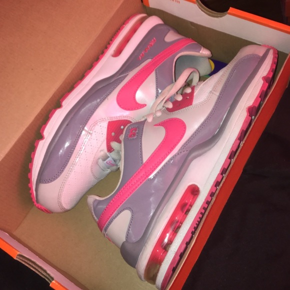 Woman Nike Air Max (Sz8)
