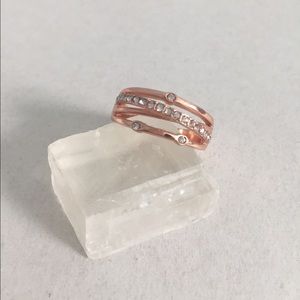 Rose gold three tiered ring HOST PICK 🎉